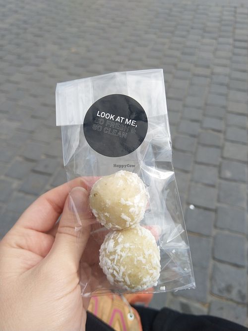 Coconut energy balls, contains hazelnuts in the middle at The Juicery - Eger in Oslo