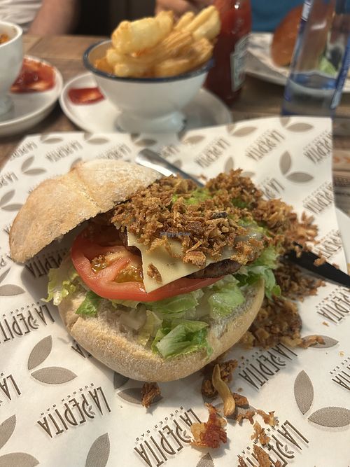 Hamburguesa vegana  at La Pepita Burger Bar in Salamanca