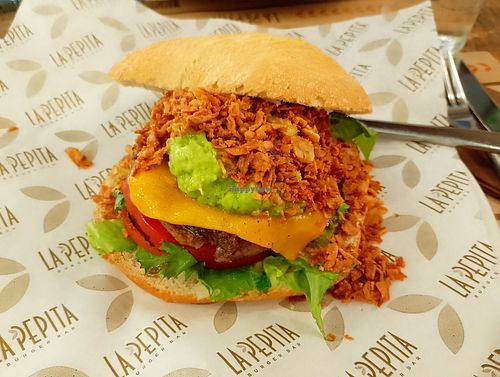 Hamburguesa vegana at La Pepita Burger Bar in Salamanca