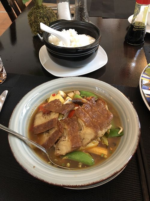 SOT CHUA NGOT. Pineapple, bean sprouts, vegetables, sweet sour sauce and mocked chicken (soy) at Vegan Chay in Munich