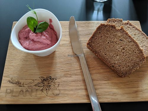 complimentary bread and beet hummus at Plant in Tallinn