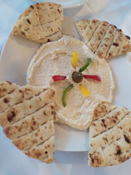 Homemade hummus 😋 at Wine & Roses in Planos