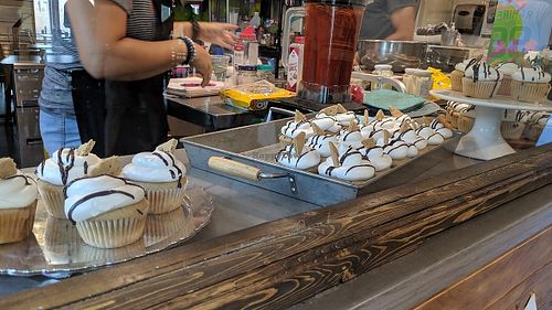 Seasonal cuppy cakes SO YUMMY at Wanderlust Vegan Eatery in Albuquerque