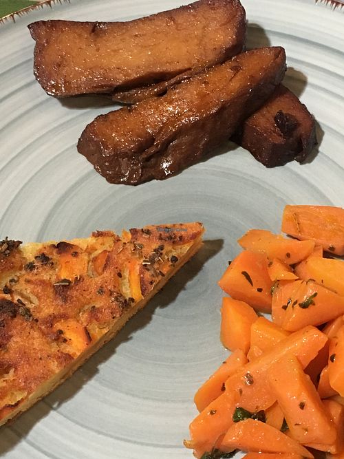 Sweet sour smoked seitan, carrots and cicerchia farinata  at Le Ali in Cucina in Ivrea