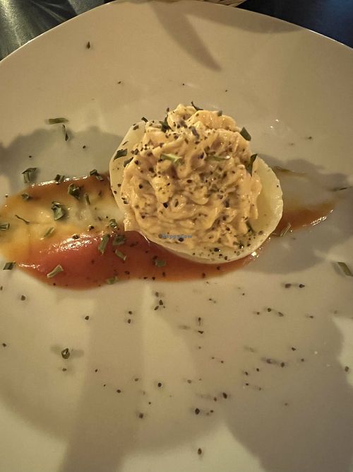 Huevo relleno vegano muy rico  at Pipoca in Murcia