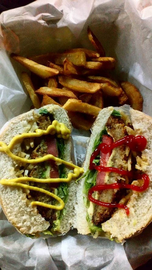 Hamburguesa de quinua at Mr. Food Vegan in Lima