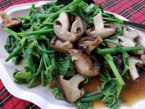 Stir fried vegetables with mushrooms at Rai Chanram in Phetchabun