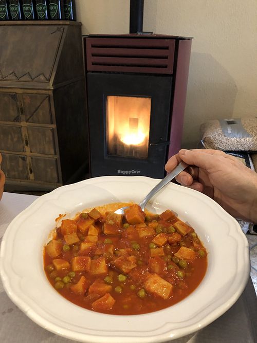 SPEZZATTINO vegan with carrot and green peas at Sotto i Cavoli in Massimino