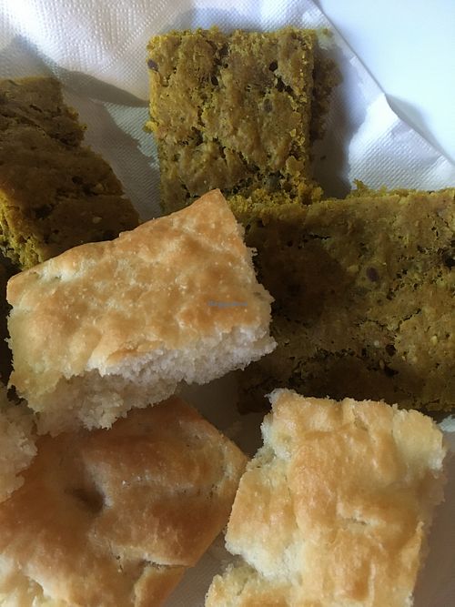 Homemade focaccia  at Sotto i Cavoli in Massimino