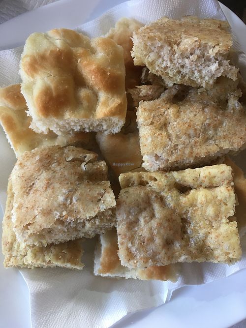 Homemade focaccia  at Sotto i Cavoli in Massimino