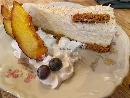 The DELICIOUS apricot & spiced cookie cheesecake    at VanPlanten in Utrecht