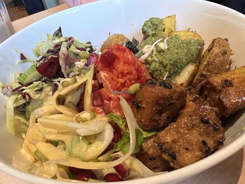 excellent bowl — no garlic or onions 🤩  at Tushita in Munich