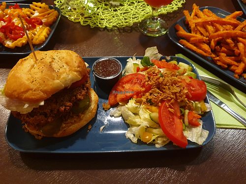  at Frank's Burger-Licious BBQ in Gera