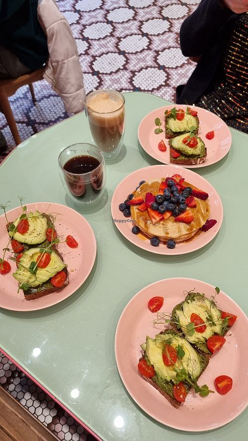 Bravocado & pancakes at The Lala in Vienna