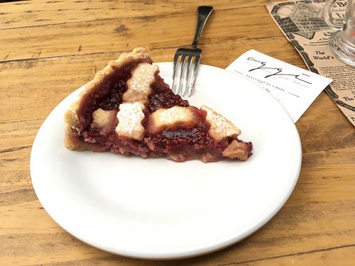 Vegan raspberry pie  at OGGI in Santiago