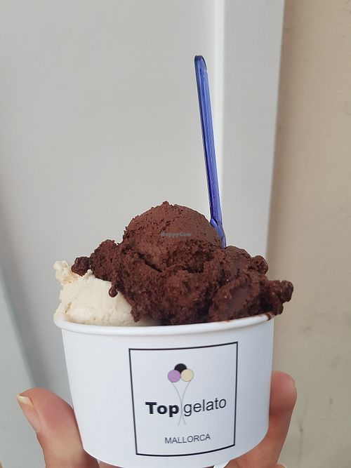 Mandel + goldschoko at Top Gelato in Mallorca