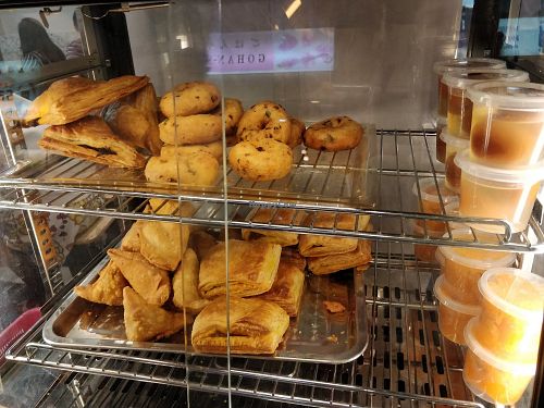 Vadai, samosa and desserts at Komala's Restaurant - China Square in Central Singapore