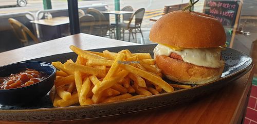 Cheeseburger at Whoopsie Do in Yarraville