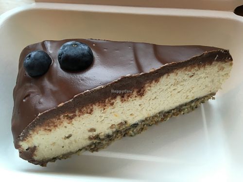 Raw vegan cheese cake  at Manoa in Krakow