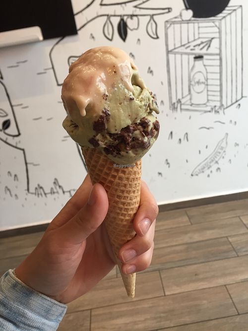 Vegan Pistachio with chocolate pieces at Luicella's - Hüxstraße in Luebeck