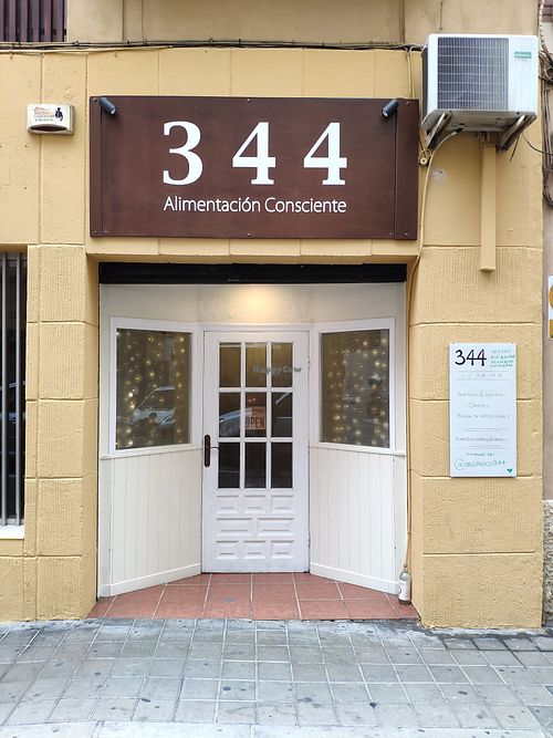 Entrance at Makalu Veggie in Alicante