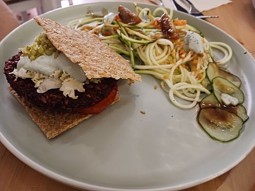 Hamburguesa crudivegana at Makalu Veggie in Alicante