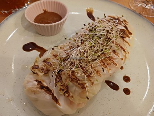 Rollo de col con arroz y garbanzos at Makalu Veggie in Alicante