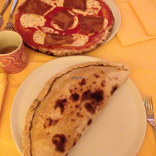 pizza anf calzone at alGrandeCerchio in Milan