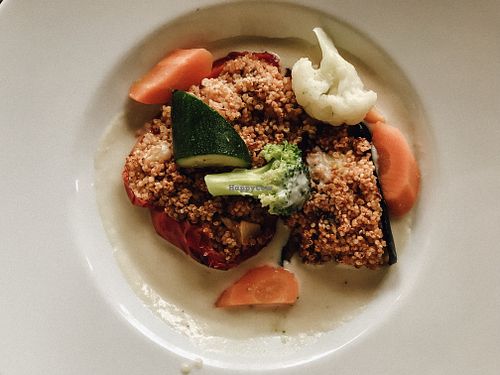 Mit Quinoa gefüllte Aubergine und gefüllter Peperoni mit Soya-Bechamelsauce at Gusto's in Rupperswil