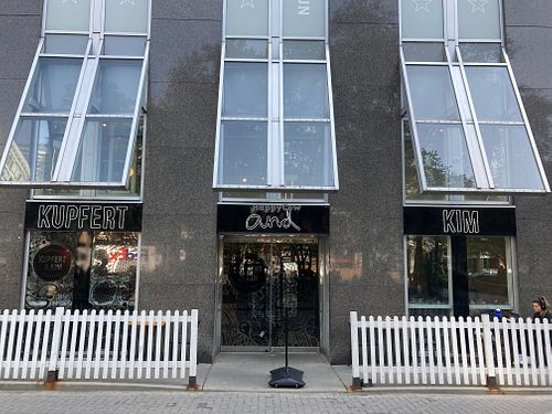 Outside at Kupfert & Kim - Yorkville in Toronto