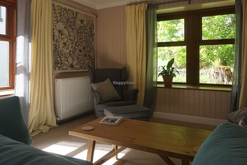 Reading corner at The Field Shelter Guesthouse & Sanctuary in Blairgowrie