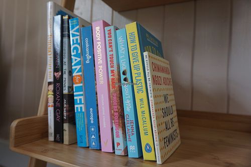 Books at The Field Shelter Guesthouse & Sanctuary in Blairgowrie