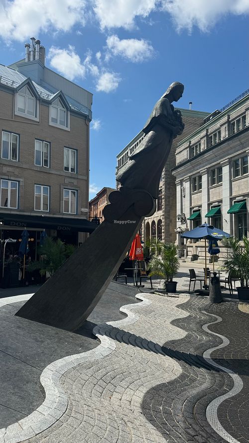 Restaurant located behind this fountain at Don Vegan in Quebec