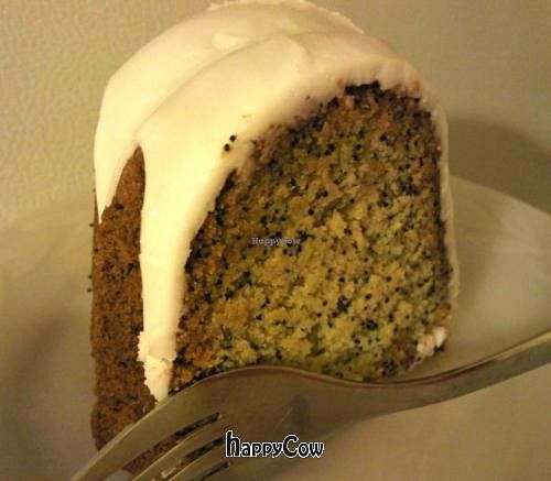 lemon poppyseed bundt cake (vegan) at s'Nice in Brooklyn