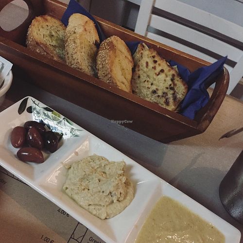 Complimentary bread, olives, hummus and garlic dip at Oniro Art Meze in Rhodes