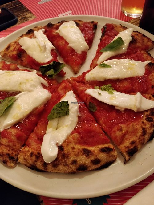 Pizza with cheese at Berbere in Florence