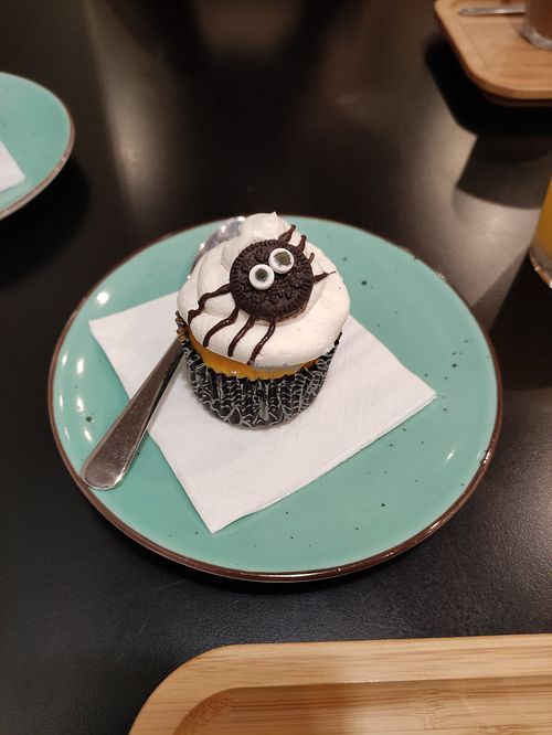 Vegan muffin at La Tetera in Terrassa