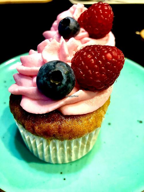Strawberry vegan muffin at La Tetera in Terrassa