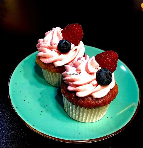 Strawberry vegan muffins at La Tetera in Terrassa