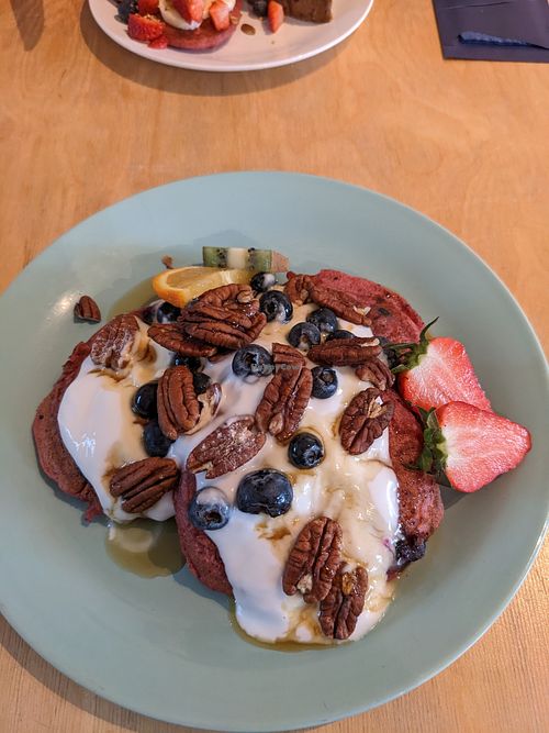 Blueberry pancakes at Klein Geluk Ontbijt in Heemskerk