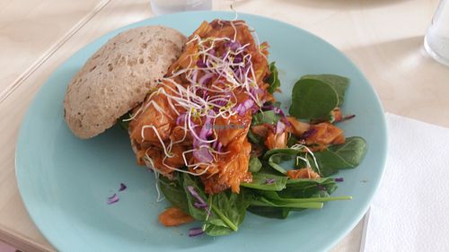 Jackfruit bbq sandwich at Klein Geluk Ontbijt in Heemskerk