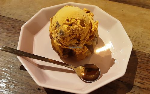 Sticky pudding with ice-cream at Vistro in Bangkok