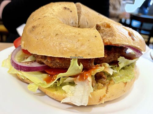 bagel (beyond meat) at Bagels & Beans in Jena