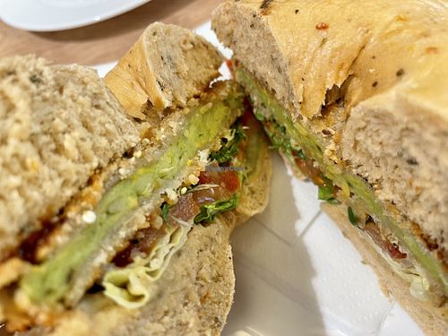 avocado 'burger' bagel at Bagels & Beans in Jena