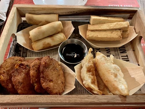 Jay (vegan) sharing starters  at Thaikhun in Bath