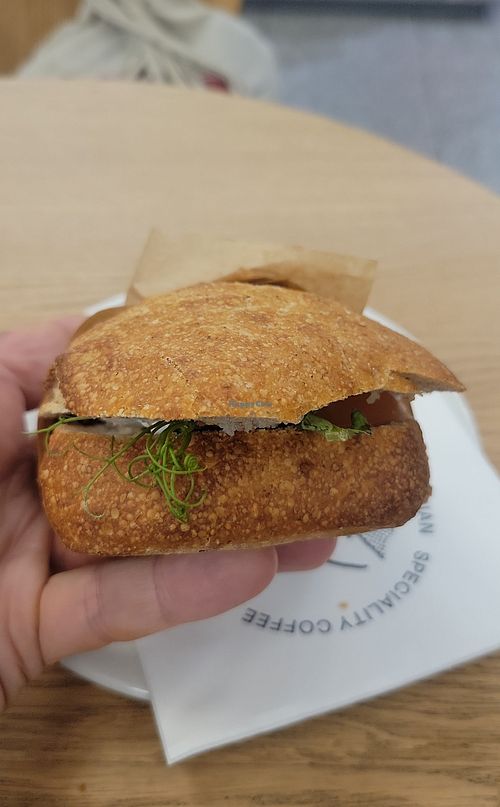 Vegan cream cheese on bread with tomato at CPH - Arket - T2 in Kastrup