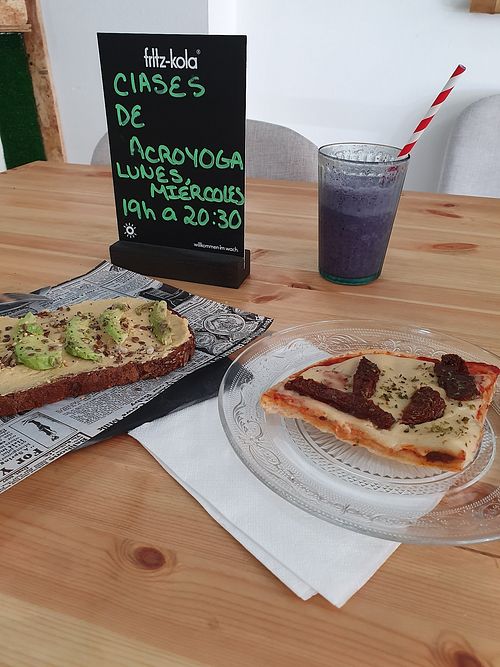 Pizza and toast at Bambu Zenter in Tenerife