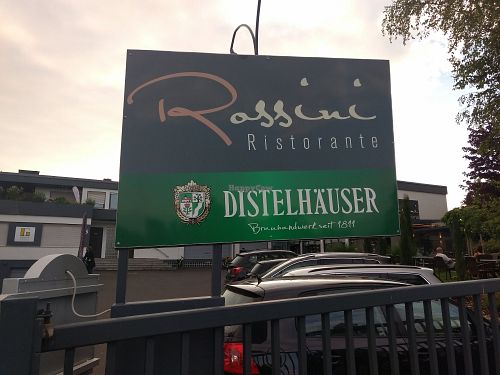 Von außen. at Rossini in Estenfeld