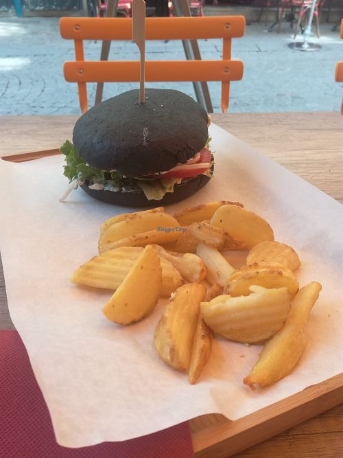 Happy burger at Gourmet Burger in Paris