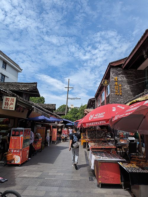 The windows of the restaurant are on the top right of this photo (if you zoom you can see a sign saying vegetarian) at A Lotus on the Water 清水荷花 - 文殊坊店 in Chengdu